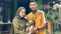 Jadi Ayah Siaga, Abdul Aziz Rela Begadang hingga Bangun Tengah Malam